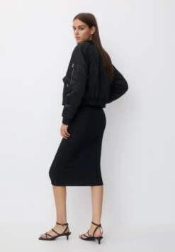 PULL & BEAR Zipped Basic- Giubbotto Bomber - Black -PULL - BEAR Negozio 527f45bc43a3423a98c441993019bd51