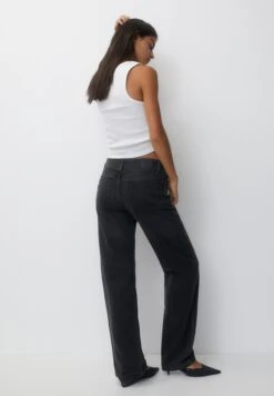 PULL & BEAR Mid Waist- Jeans A Sigaretta - Black 11 PULL & BEAR Mid Waist- Jeans A Sigaretta - Black -PULL - BEAR Negozio 542be4b8affc472982c946a30428e316
