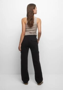 PULL & BEAR Pocket Pantaloni CargoBlack Donna Pantaloni PUC21A0SC-Q11 -PULL - BEAR Negozio 56653cf7e55047b58fab5f77fa9e6d0f