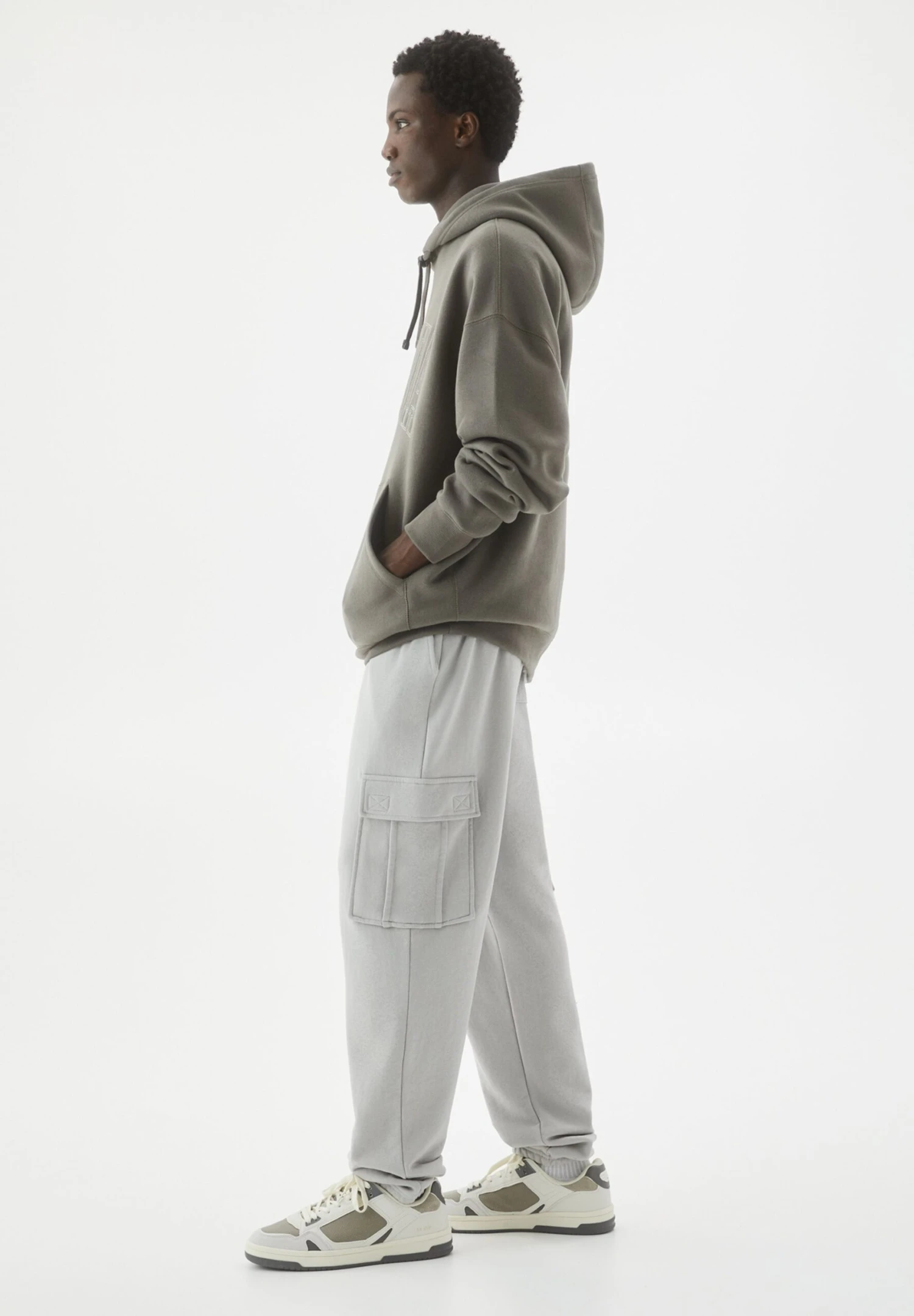 PULL & BEAR JoggersPantaloni CargoLight Grey Uomo Pantaloni PUC22E0F0-C11 7 PULL & BEAR JoggersPantaloni CargoLight Grey Uomo Pantaloni PUC22E0F0-C11 - immagine 5