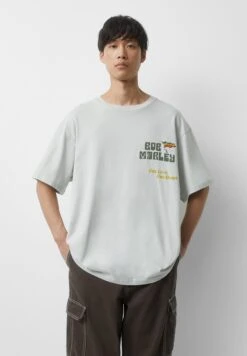PULL & BEAR Bob Marley European T-Shirt Con StampaGreen Uomo T-shirt E Polo PUC22O1PF-M11 -PULL - BEAR Negozio 59ddf6a3b68e4cf790fa675b9a413076