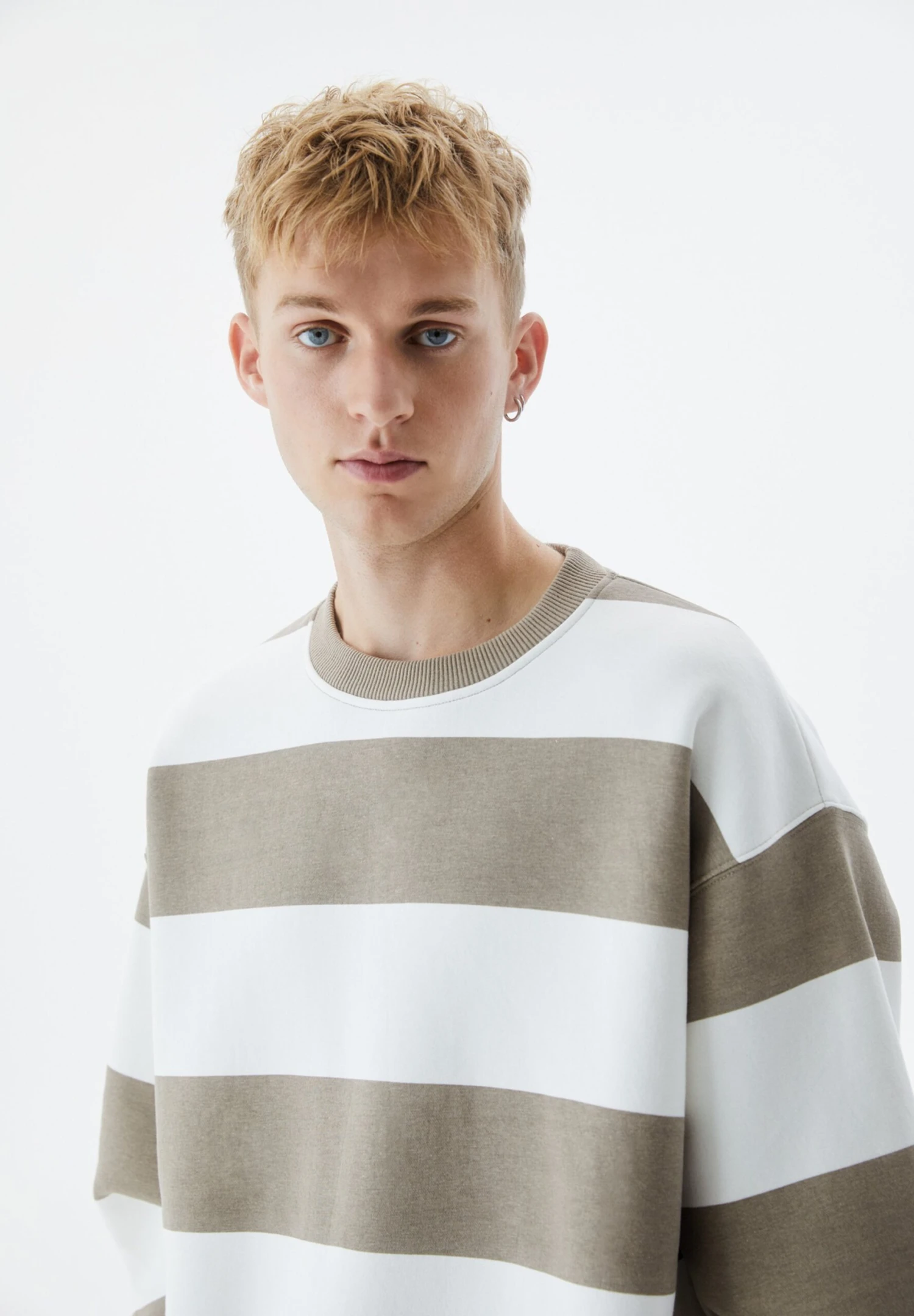 PULL & BEAR Basic Round Neck StripedFelpaLight Brown Uomo Maglieria E Felpe PUC22S0R7-O11 6 PULL & BEAR Basic Round Neck StripedFelpaLight Brown Uomo Maglieria E Felpe PUC22S0R7-O11 - immagine 4