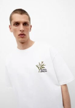 PULL & BEAR The Sea Is Calling YouT-Shirt Con StampaWhite Uomo T-shirt E Polo PUC22O1NG-A11 -PULL - BEAR Negozio 5ec7b72a73b14eeab6092d9d75c19d69