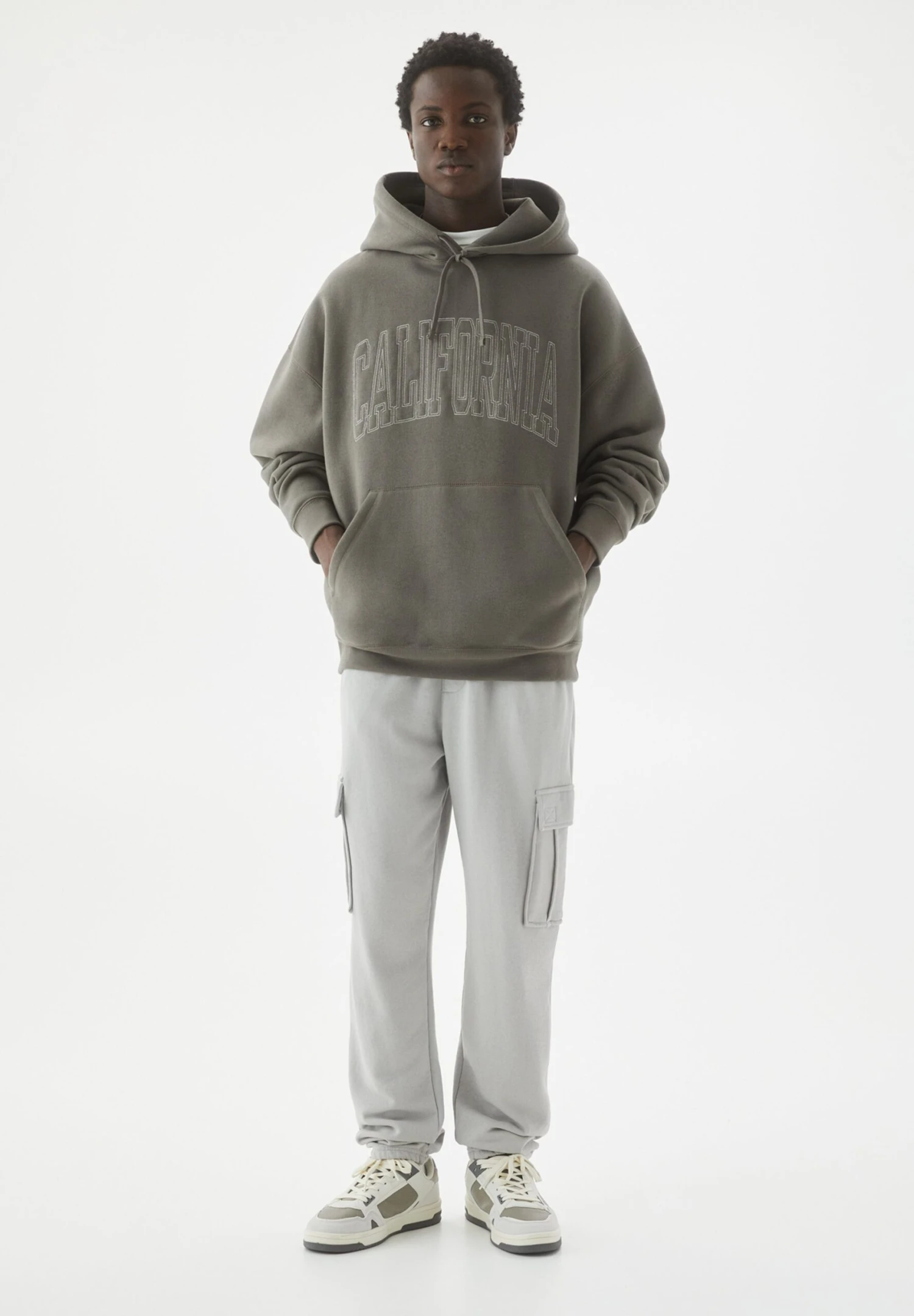 PULL & BEAR JoggersPantaloni CargoLight Grey Uomo Pantaloni PUC22E0F0-C11 4 PULL & BEAR JoggersPantaloni CargoLight Grey Uomo Pantaloni PUC22E0F0-C11 - immagine 2