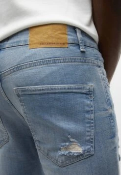 PULL & BEAR Ripped Carrot FitJeans Tapered FitLight Blue Denim Uomo Jeans PUC22G0NI-K12 13 PULL & BEAR Ripped Carrot FitJeans Tapered FitLight Blue Denim Uomo Jeans PUC22G0NI-K12 -PULL - BEAR Negozio 644b7907295a46a799aa81b792a06de4