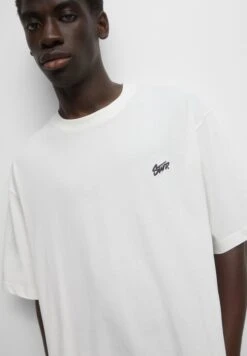 PULL & BEAR Short Sleeve StwdT-Shirt Con StampaWhite Uomo T-shirt E Polo PUC22O1PA-A11 12 PULL & BEAR Short Sleeve StwdT-Shirt Con StampaWhite Uomo T-shirt E Polo PUC22O1PA-A11 -PULL - BEAR Negozio 66255fdd3edc48f9a4501b4f20e0dc44