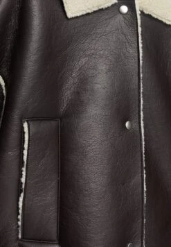 PULL & BEAR Cropped Double-FacedGiacca In SimilpelleDark Brown Donna Giacche E Blazer PUC21U0GS-O11 -PULL - BEAR Negozio 687351a4c4864f7b8b0d9f92ea273164