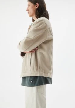 PULL & BEAR BasicTruckerGiacca LeggeraSand Uomo Giacche PUC22T0SQ-B11 -PULL - BEAR Negozio 6af037d7cf6f4fb4b3b9f0de04c6b635