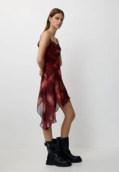 PULL & BEAR Asymmetric - Vestito Estivo - Red -PULL - BEAR Negozio 6cd87444d14d46458c93b4d187b938d1