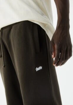 PULL & BEAR Standard Fit - Joggers - Pantaloni Sportivi - Light Brown 13 PULL & BEAR Standard Fit - Joggers - Pantaloni Sportivi - Light Brown -PULL - BEAR Negozio 6d577da4751c478da6337cec8ba35a41