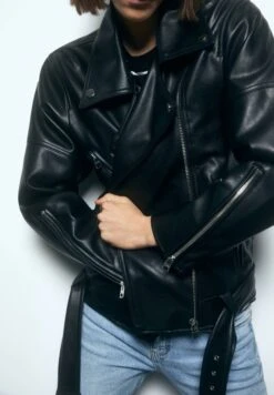 PULL & BEAR Giacca In SimilpelleBlack Donna Giacche E Blazer PUC21G0E1-Q11 -PULL - BEAR Negozio 6f381889965245118b506b0539f7679d