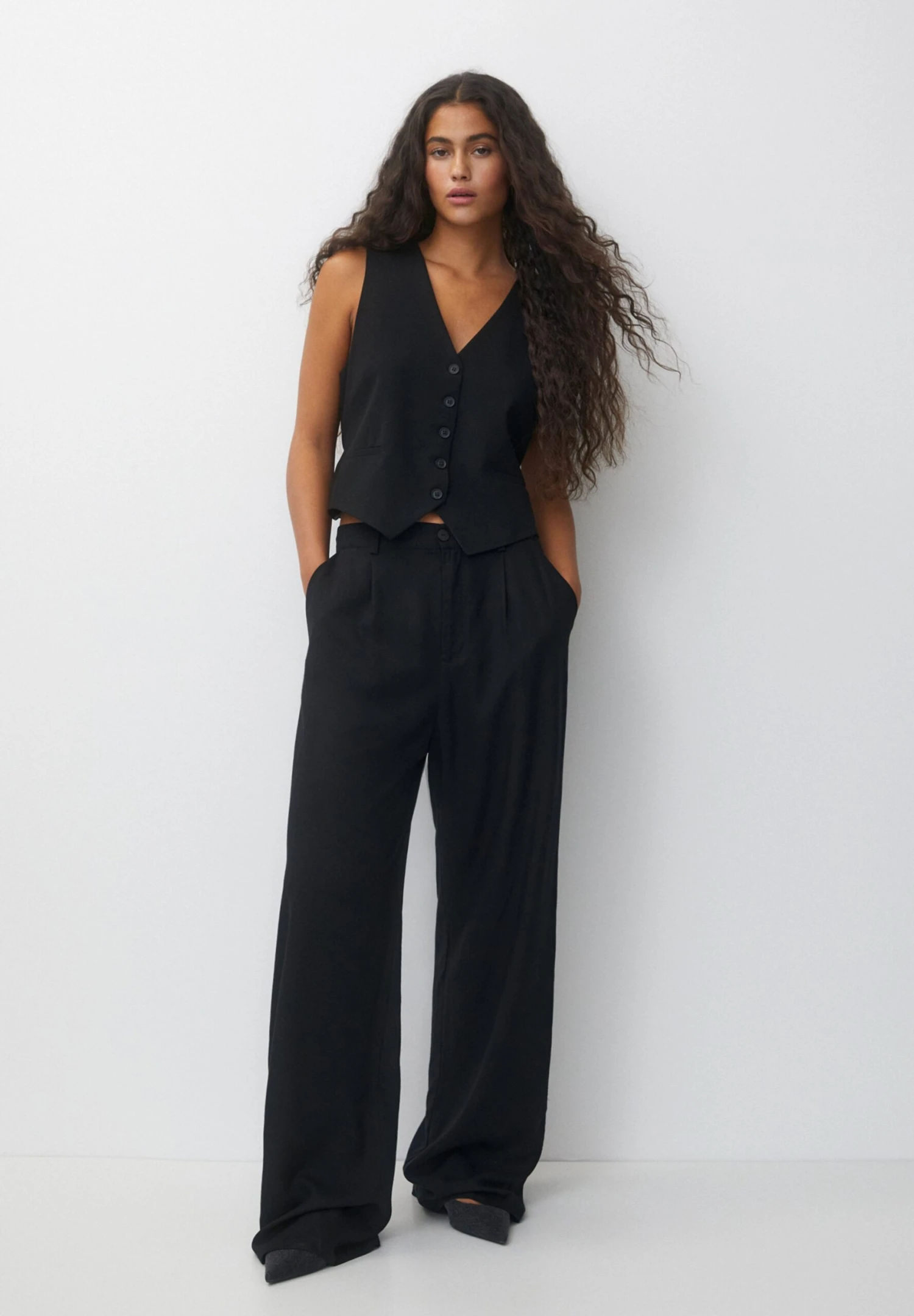 PULL & BEAR Buttoned SmanicatoBlack Donna Giacche E Blazer PUC23L001-Q11 4 PULL & BEAR Buttoned SmanicatoBlack Donna Giacche E Blazer PUC23L001-Q11 - immagine 2