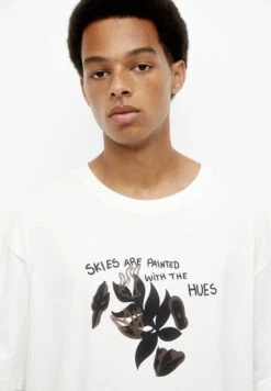 PULL & BEAR Skies Are Painted With The HuesT-Shirt Con StampaWhite Uomo T-shirt E Polo PUC22O1OZ-A11 -PULL - BEAR Negozio 70a50346caf8494593598d8bab2c4750