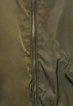 PULL & BEAR Zipped Basic- Giubbotto Bomber - Khaki 13 PULL & BEAR Zipped Basic- Giubbotto Bomber - Khaki -PULL - BEAR Negozio 711b164280b8420aad59b3d9371e2e43