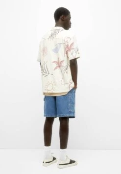 PULL & BEAR Geometric Shape Print- Camicia - White -PULL - BEAR Negozio 715e67e786744e5fbe8f8281f4fa729f