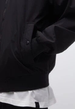 PULL & BEAR Lightweight - Giubbotto Bomber - Black -PULL - BEAR Negozio 71cabf3bf23343c9b93b86aac0e491b0