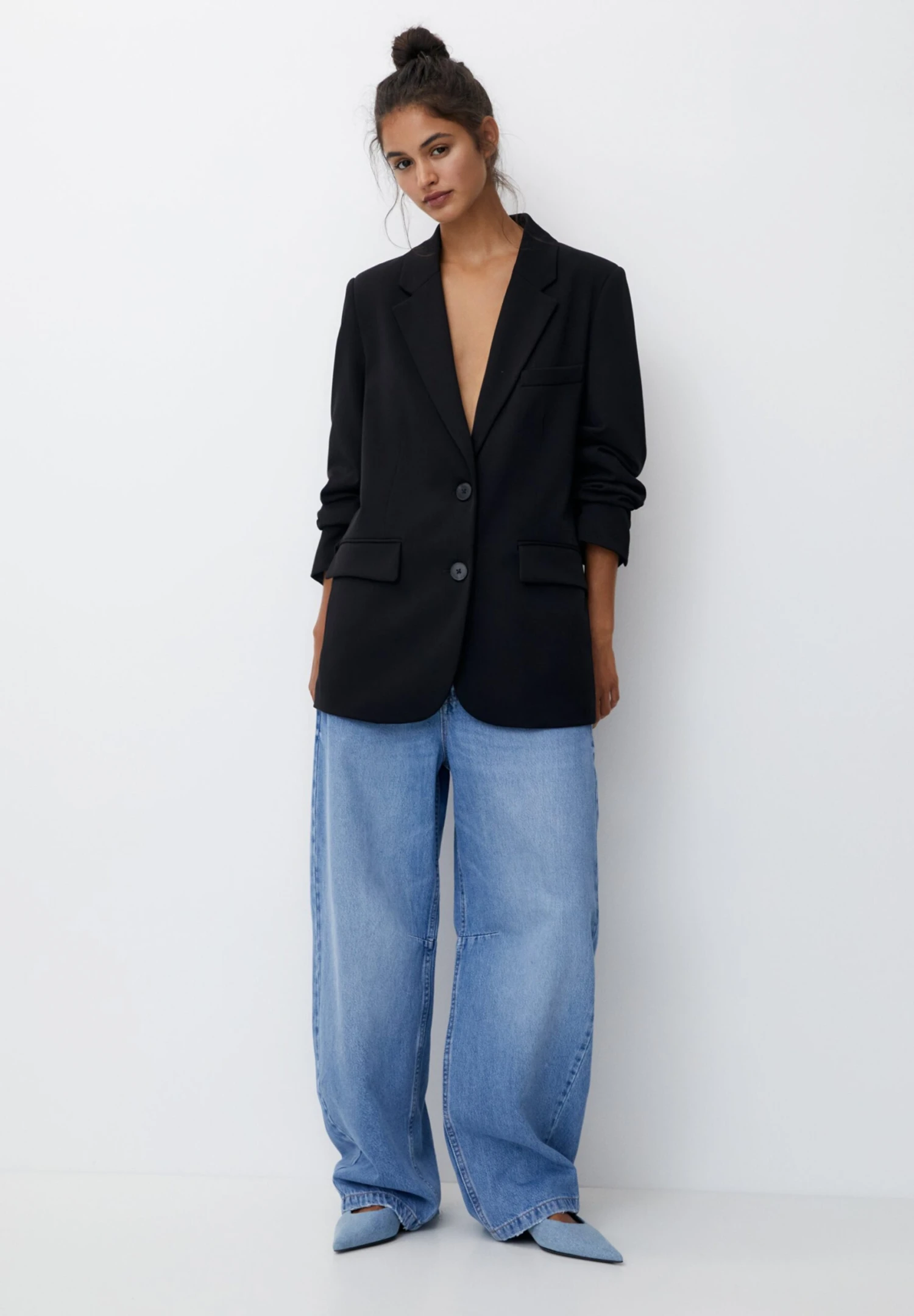 PULL & BEAR Basic Double-Breasted ButtonedBlazerBlack Donna Giacche E Blazer PUC21G0IH-Q11 4 PULL & BEAR Basic Double-Breasted ButtonedBlazerBlack Donna Giacche E Blazer PUC21G0IH-Q11 - immagine 2