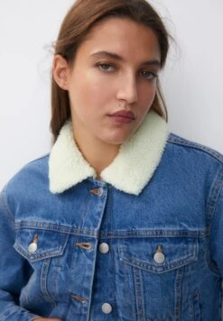PULL & BEAR Cropped With DetailGiacca Di JeansBlue Denim Donna Giacche E Blazer PUC21G0J3-K11 -PULL - BEAR Negozio 74c39be2b4f84e8d945638671a65fd0d