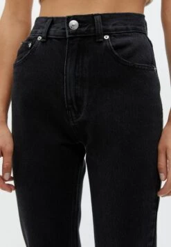 PULL & BEAR Mom Fit - Jeans Tapered Fit - Black -PULL - BEAR Negozio 75355fe6865143debf422eaff25988d5