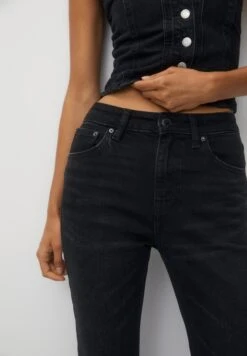 PULL & BEAR High-Waist - Jeans A Zampa - Black -PULL - BEAR Negozio 75d17729efcf4fe1888f280e4372ca3c