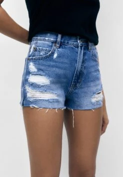 PULL & BEAR Mom-Fit - Shorts Di Jeans - Blue Denim -PULL - BEAR Negozio 76f5c9ac73564b9b880a9c9d0a2ffda5