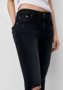 PULL & BEAR Mid Waist RippedJeans Skinny FitBlack Donna Jeans PUC21N0KV-Q11 -PULL - BEAR Negozio 7993dc68f47e4b61b91c9e3eb38a8216