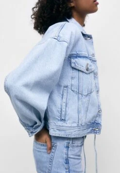 PULL & BEAR Giacca Di JeansStone Blue Denim Donna Giacche E Blazer PUC21G0H5-K11 -PULL - BEAR Negozio 7c4298fbcf214cc187275a4d22bd3061