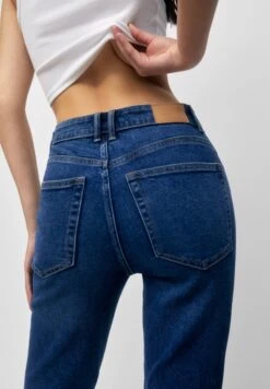 PULL & BEAR High Waist MomJeans Slim FitDark Blue Donna Jeans PUC21N0KG-K11 -PULL - BEAR Negozio 7cae8811aeb74ed983479167b295d3ad