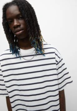 PULL & BEAR Garment-Dyed StripedT-Shirt Con StampaDark Blue Uomo T-shirt E Polo PUC22O1KN-K12 -PULL - BEAR Negozio 7cd6784d927749c6b7555969b1655754