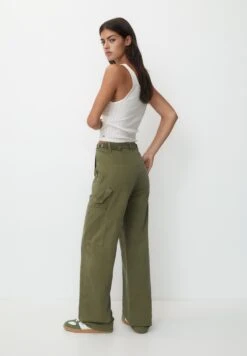 PULL & BEAR CarpenterJeans A SigarettaKhaki Donna Jeans PUC21N0M8-N11 -PULL - BEAR Negozio 7d3a769cc9c848adbbf9f21a75709d1c