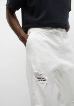 PULL & BEAR Ripped - Jeans Baggy - White -PULL - BEAR Negozio 7f74ea02346444f7b0f04c4da4ca084f