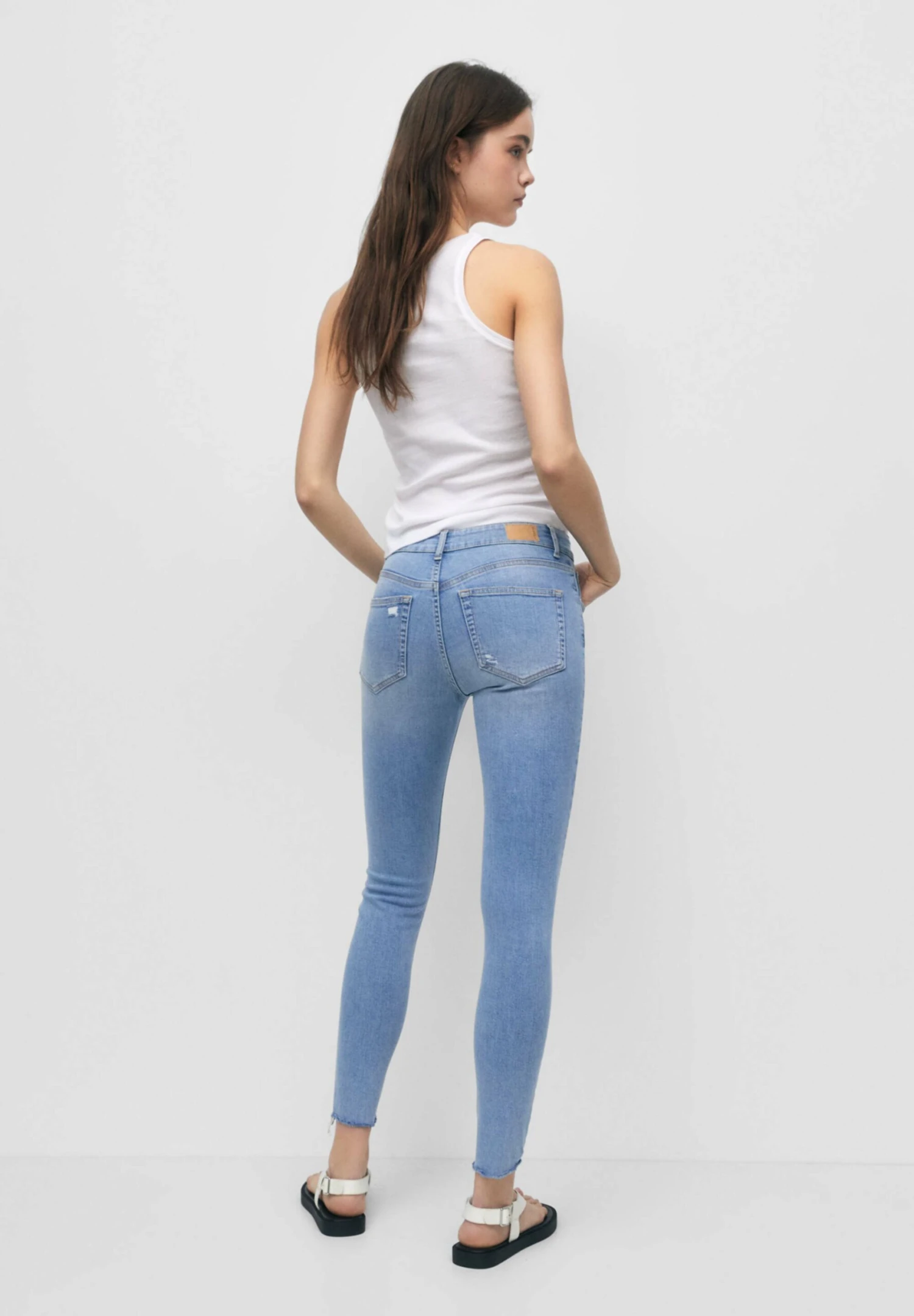 PULL & BEAR Mid Waist RippedJeans Skinny FitStone Blue Denim Donna Jeans PUC21N0KV-K11 5 PULL & BEAR Mid Waist RippedJeans Skinny FitStone Blue Denim Donna Jeans PUC21N0KV-K11 - immagine 3