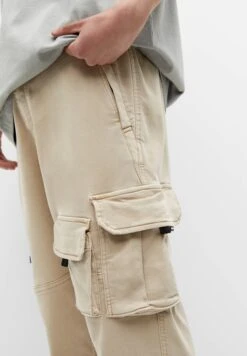 PULL & BEAR With Multiple PocketsPantaloni SportiviStone Uomo Pantaloni Sportivi E Joggers PUC22E0EU-C11 12 PULL & BEAR With Multiple PocketsPantaloni SportiviStone Uomo Pantaloni Sportivi E Joggers PUC22E0EU-C11 -PULL - BEAR Negozio 80ed46a647614eca8e6610fc279c00e0