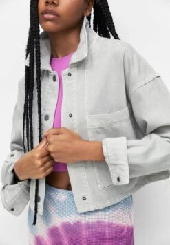 PULL & BEAR Cropped With PocketsGiacca LeggeraOff White Donna Giacche E Blazer PUC21G0HP-M11 -PULL - BEAR Negozio 81c2077991f44e05b552d0bbcd820c5f