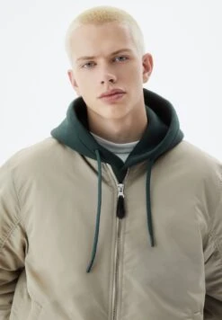 PULL & BEAR Basic PaddedGiubbotto BomberSand Uomo Giacche PUC22T0SR-B11 -PULL - BEAR Negozio 82ffbeba5a3e469da37d18426bc2ce83