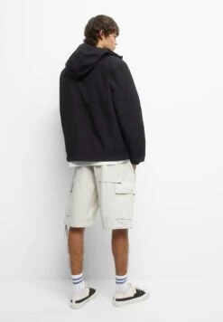 PULL & BEAR BlockImpermeabileBlack Uomo Giacche PUC22T0SI-Q11 11 PULL & BEAR BlockImpermeabileBlack Uomo Giacche PUC22T0SI-Q11 -PULL - BEAR Negozio 8401b8b44fe7484c80590d23a4b28f23