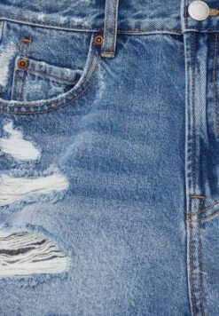 PULL & BEAR Mom-Fit - Shorts Di Jeans - Blue Denim -PULL - BEAR Negozio 8477cb66c0344612a69d52a196d002b3