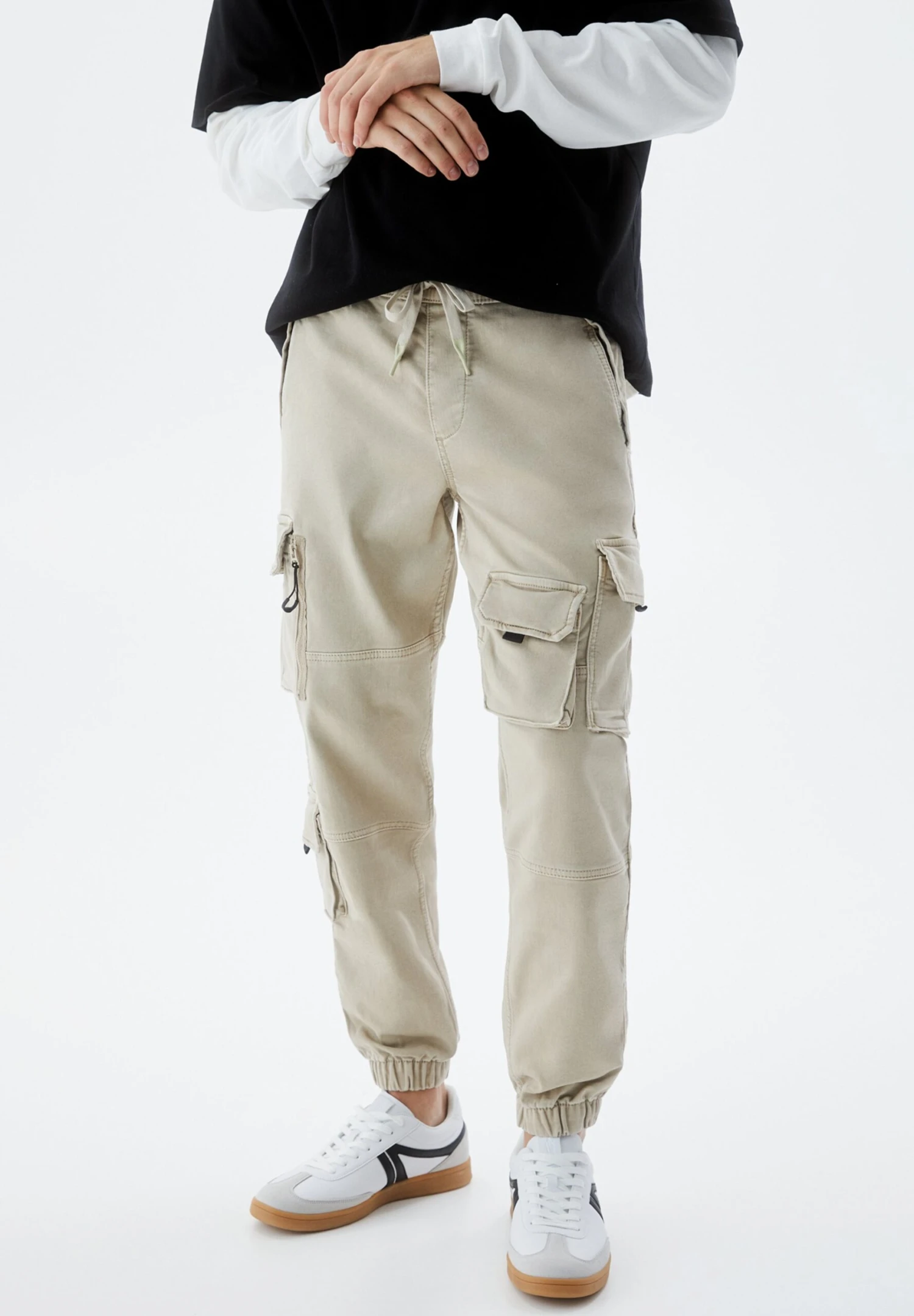 PULL & BEAR With Multiple PocketsPantaloni SportiviStone Uomo Pantaloni Sportivi E Joggers PUC22E0EU-C11 3 PULL & BEAR With Multiple PocketsPantaloni SportiviStone Uomo Pantaloni Sportivi E Joggers PUC22E0EU-C11