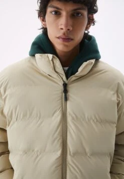 PULL & BEAR Basic Coloured-Puffer Giacca InvernaleBeige Uomo Giacche PUC22T0T6-B11 -PULL - BEAR Negozio 8a841b7fa1d34bfe8ec78aea2fcc7eff