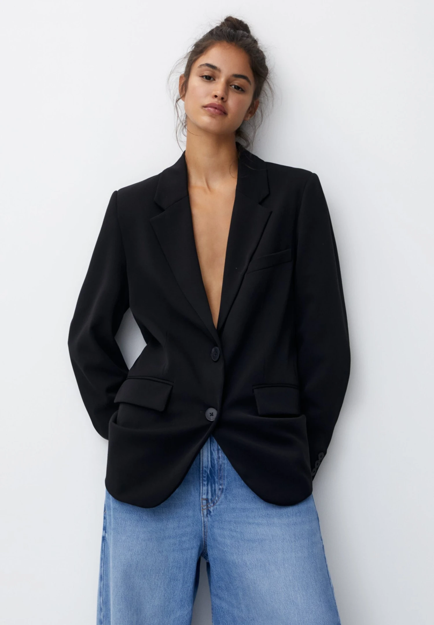 PULL & BEAR Basic Double-Breasted ButtonedBlazerBlack Donna Giacche E Blazer PUC21G0IH-Q11 3 PULL & BEAR Basic Double-Breasted ButtonedBlazerBlack Donna Giacche E Blazer PUC21G0IH-Q11