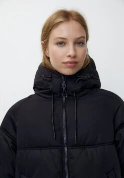 PULL & BEAR Hooded Puffer With Pockets - Giacca Invernale - Black -PULL - BEAR Negozio 8db55fe8f5414741935471b96f7e10b0