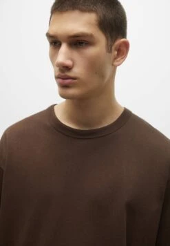 PULL & BEAR Heavy WeightT-Shirt BasicMottled Brown Uomo T-shirt E Polo PUC22O1BR-O11 -PULL - BEAR Negozio 8f34bc09fec748f794856e35505f0acb