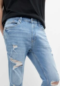 PULL & BEAR Ripped Carrot FitJeans Slim FitLight Blue Denim Uomo Jeans PUC22G0PA-K11 -PULL - BEAR Negozio 8f693d8c1e634e9dbe94b52a918a172a