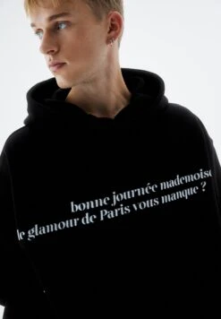 PULL & BEAR Black Paris SloganFelpa Con CappuccioBlack Uomo Maglieria E Felpe PUC22S0R5-Q11 -PULL - BEAR Negozio 8fab6408edce47ae86bdd6d9e181dcad