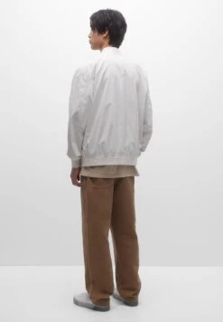 PULL & BEAR LightweightGiubbotto BomberWhite Uomo Giacche PUC22T0RT-A11 -PULL - BEAR Negozio 9529d94133594fe1829d819eb7ec751b