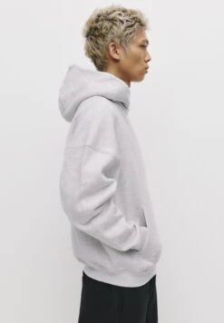 PULL & BEAR BOXY FIT - Felpa Con Cappuccio - Light Grey -PULL - BEAR Negozio 95a9bcebb9f640a2abdf758466124672