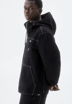 PULL & BEAR Pronounced SeamsGiacca Da Mezza StagioneBlack Uomo Pantaloni Sportivi E Joggers PUC22S0QI-Q11 -PULL - BEAR Negozio 981da522ff1b44408284d3c879c12d50