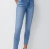 PULL & BEAR Mid-Waist BasicJeans Skinny FitLight-Blue Denim Donna Jeans PUC21N0M9-K11 -PULL - BEAR Negozio 9836fd8667544155a1796dff0676144f