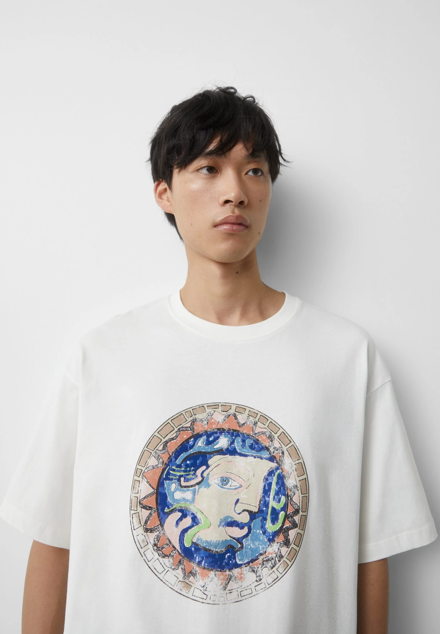 PULL & BEAR Short Sleeve With Round PrintT-Shirt Con StampaWhite Uomo T-shirt E Polo PUC22O1PE-A11 6 PULL & BEAR Short Sleeve With Round PrintT-Shirt Con StampaWhite Uomo T-shirt E Polo PUC22O1PE-A11 - immagine 4