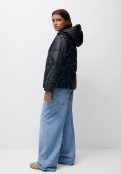 PULL & BEAR PufferGiacca In SimilpelleBlack Donna Giacche E Blazer PUC21U0GB-Q11 -PULL - BEAR Negozio 9a0c41be0e8e4f6e978dc99a5ef1f9a3